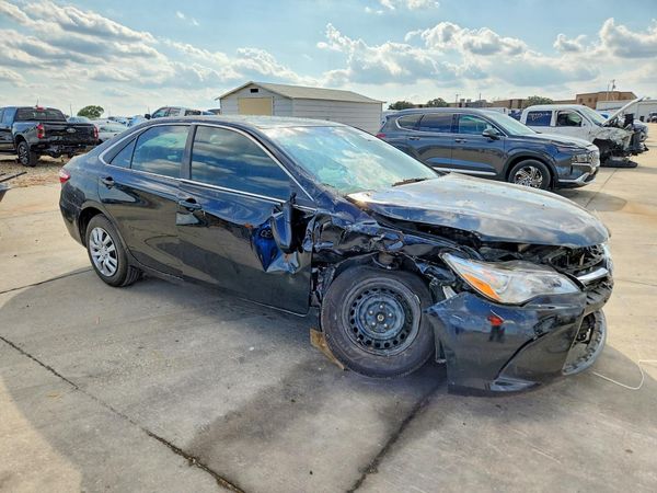 2017 TOYOTA CAMRY LE/SE/XLE/XSE — Passenger 3/4