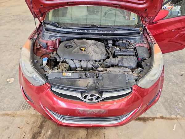 2013 HYUNDAI ELANTRA — Engine bay
