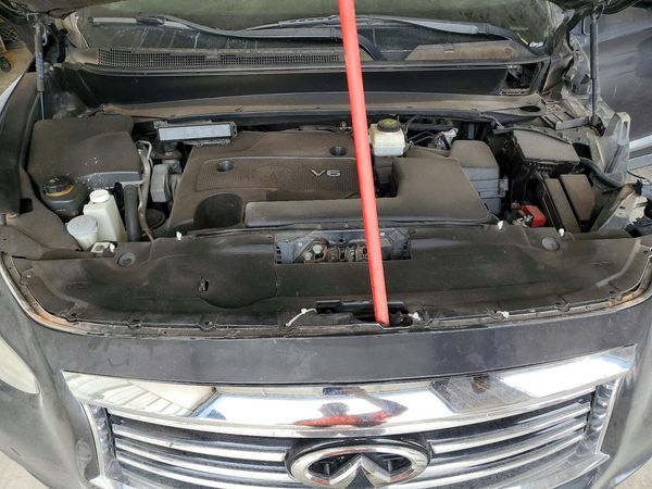2014 INFINITI QX60 — Engine bay