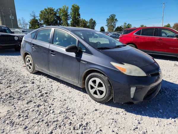 2013 TOYOTA PRIUS — Passenger 3/4