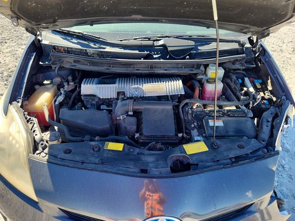 2013 TOYOTA PRIUS — Engine bay