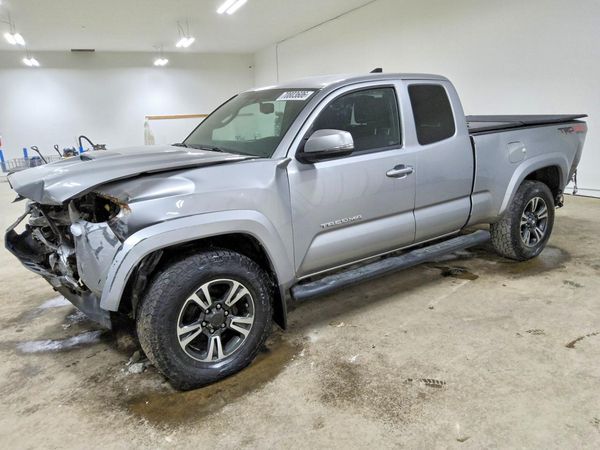2017 TOYOTA TACOMA — Front 3/4
