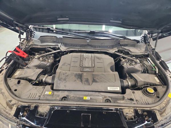 2018 LAND ROVER RANGE ROVER SPORT — Engine bay