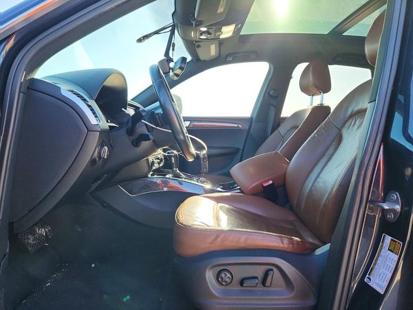 2012 AUDI Q5 Premium Plus — DENT
