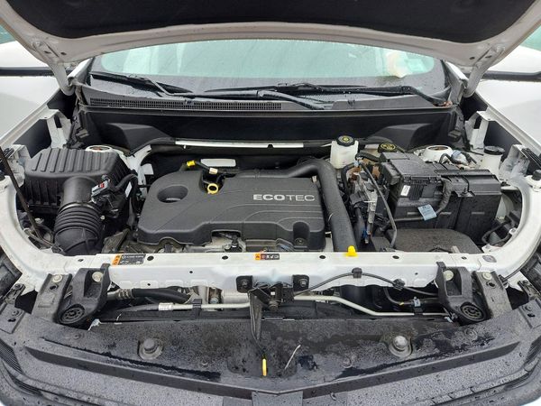 2021 CHEVROLET EQUINOX LT (1LT) — Engine bay