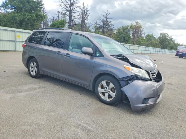 2017 TOYOTA SIENNA LE Mobility/LE — Passenger 3/4