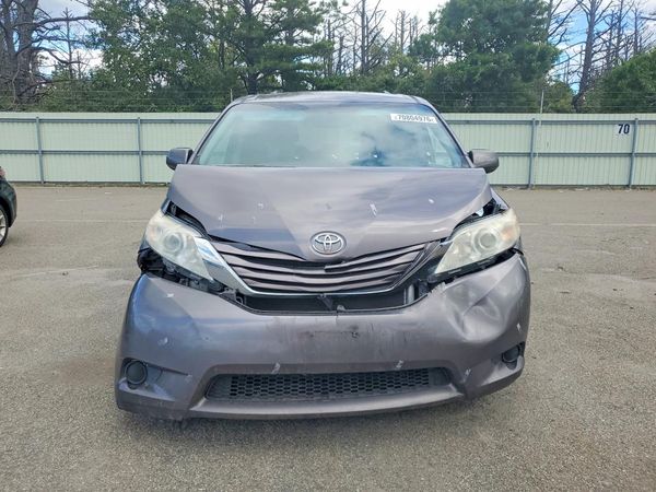 2017 TOYOTA SIENNA LE Mobility/LE — DIRF