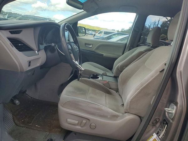 2017 TOYOTA SIENNA LE Mobility/LE — DENT