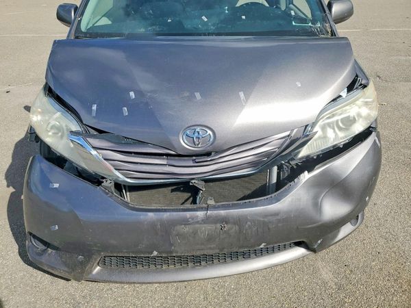 2017 TOYOTA SIENNA LE Mobility/LE — Engine bay