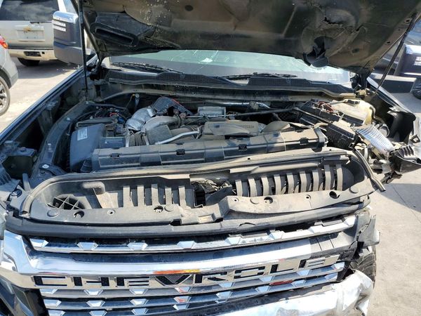 2021 CHEVROLET SILVERADO LTZ — Engine bay
