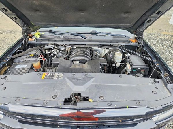 2018 CHEVROLET SILVERADO LT — Engine bay