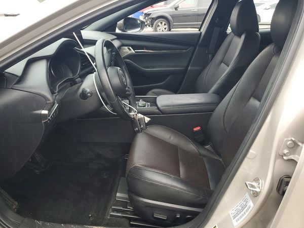 2025 MAZDA 3 Premium Plus Package — DENT