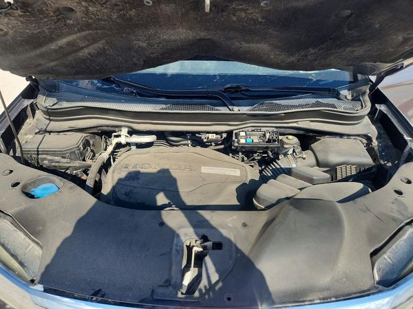 2017 HONDA PILOT EXL — Engine bay