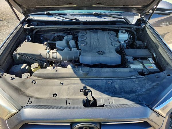 2021 TOYOTA 4RUNNER SRS Prem — Engine bay