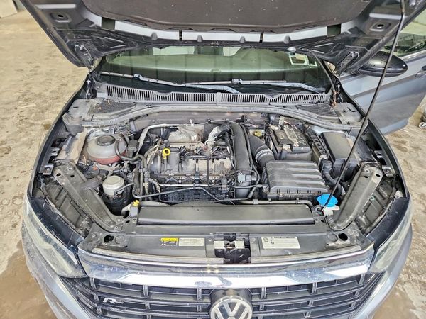 2019 VOLKSWAGEN JETTA S, SE, R-Line — Engine bay