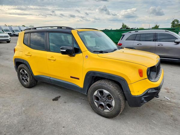 2015 JEEP RENEGADE Trailhawk — Passenger 3/4