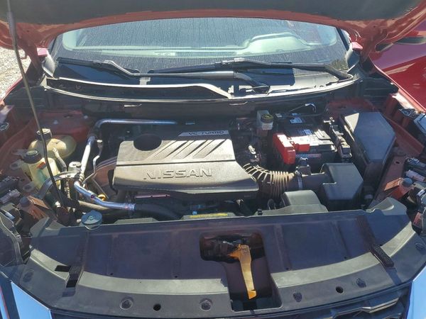 2022 NISSAN ROGUE SV — Engine bay