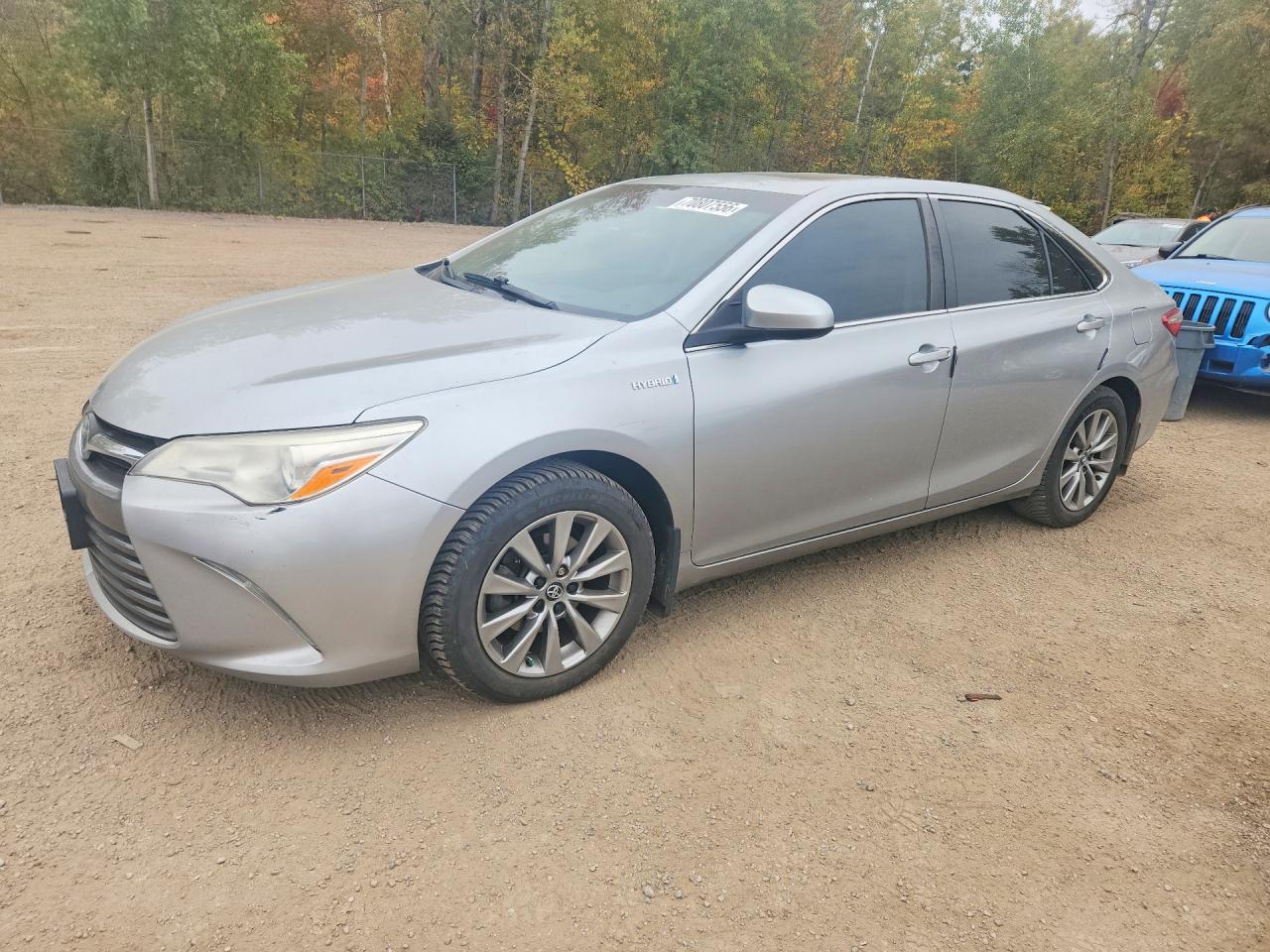2017 TOYOTA CAMRY LE/SE/XLE Hybrid — Front 3/4