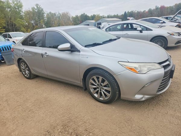 2017 TOYOTA CAMRY LE/SE/XLE Hybrid — Passenger 3/4