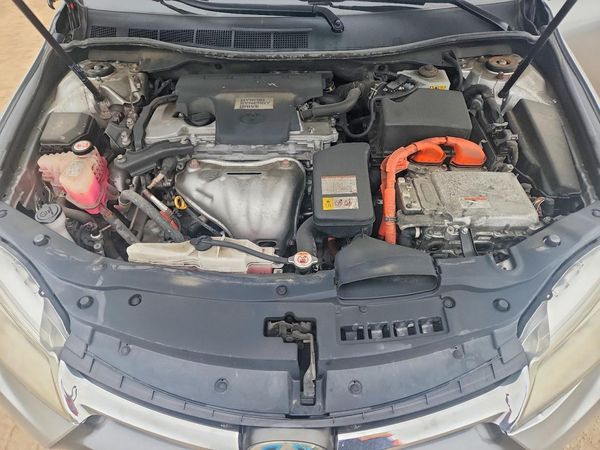 2017 TOYOTA CAMRY LE/SE/XLE Hybrid — Engine bay
