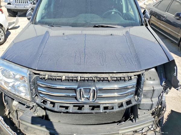 2012 HONDA PILOT TOURING — Engine bay