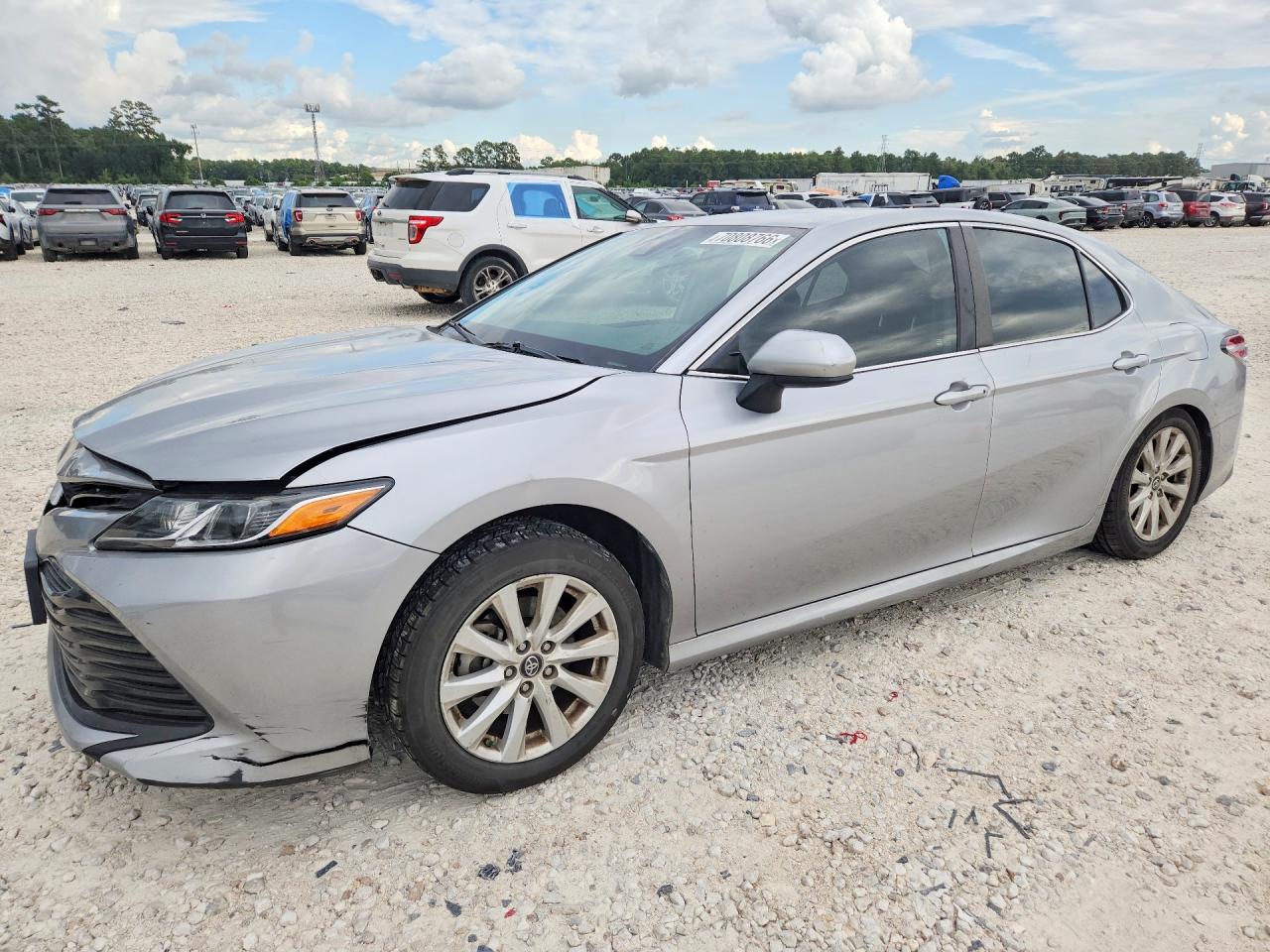 2019 TOYOTA CAMRY L/LE/SE/XLE — Front 3/4
