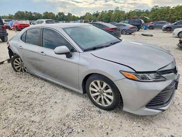 2019 TOYOTA CAMRY L/LE/SE/XLE — Passenger 3/4
