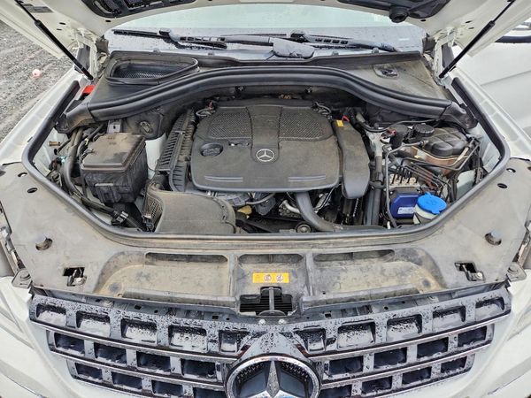2014 MERCEDES-BENZ ML — Engine bay