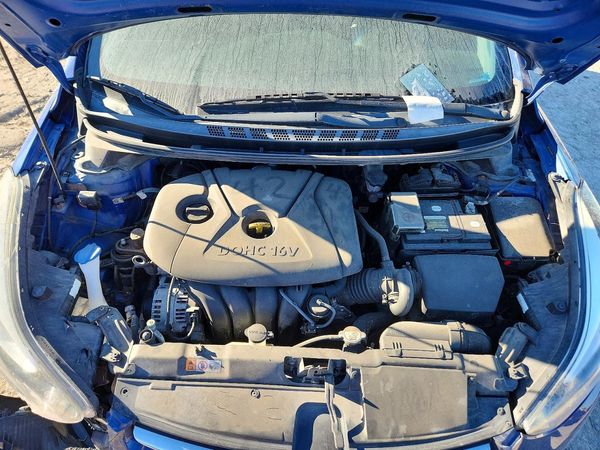 2016 HYUNDAI ELANTRA — Engine bay