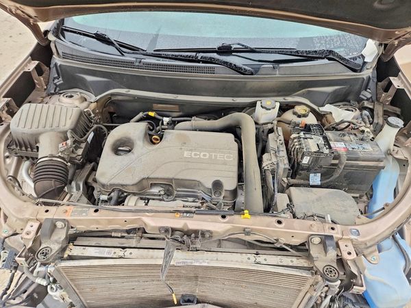 2019 CHEVROLET EQUINOX LT (1LT) — Engine bay