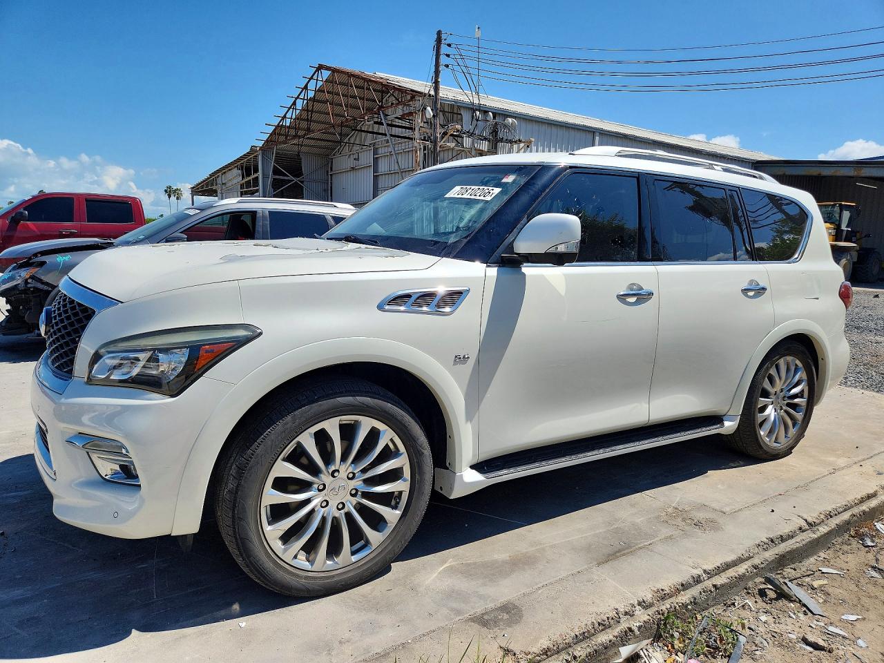 2015 INFINITI QX80 — Front 3/4