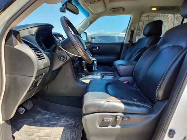 2015 INFINITI QX80 — DENT