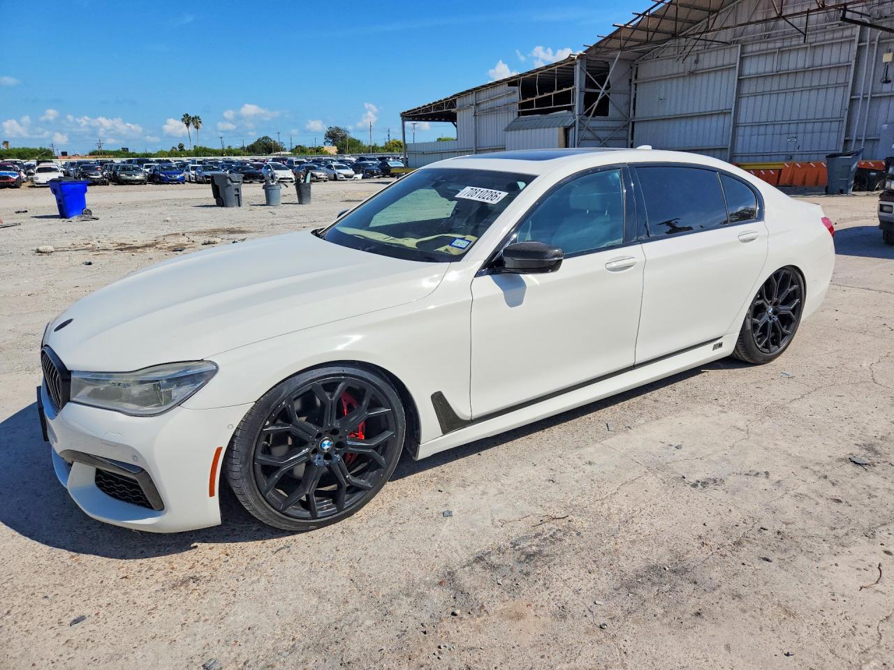 2016 BMW 750 xDrive — Front 3/4
