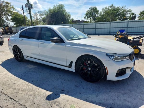 2016 BMW 750 xDrive — Passenger 3/4