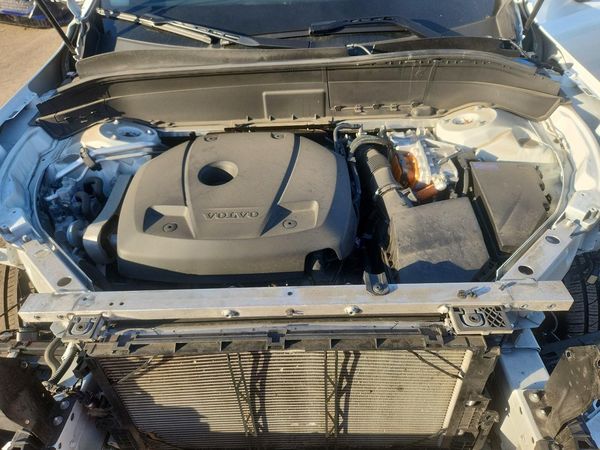 2024 VOLVO XC90 Plus Bright — Engine bay