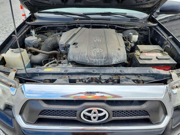 2013 TOYOTA TACOMA Delux — Engine bay