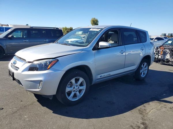 2014 TOYOTA RAV4 — DSFA — Front 3/4