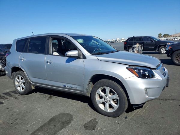 2014 TOYOTA RAV4 High — Passenger 3/4
