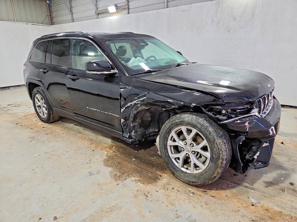 2022 JEEP GRAND CHEROKEE Limited — Passenger 3/4