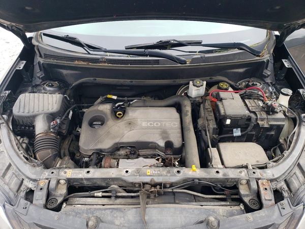 2018 CHEVROLET EQUINOX LT (1LT) — Engine bay