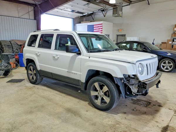 2016 JEEP PATRIOT Latitude — Passenger 3/4