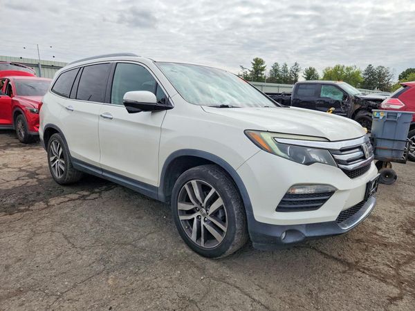 2018 HONDA PILOT TOURING — Passenger 3/4
