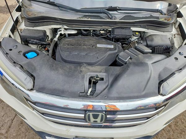 2018 HONDA PILOT TOURING — Engine bay