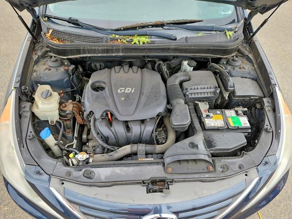 2014 HYUNDAI SONATA GLS/ GLS Popular — Engine bay