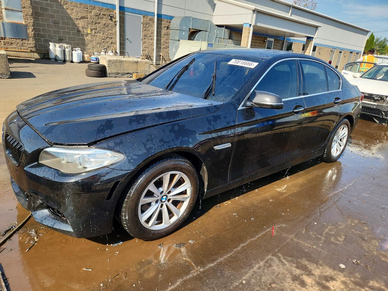 2015 BMW 528 xDrive — Front 3/4