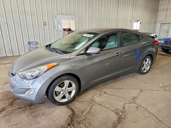 2013 HYUNDAI ELANTRA — DSFA — Front 3/4