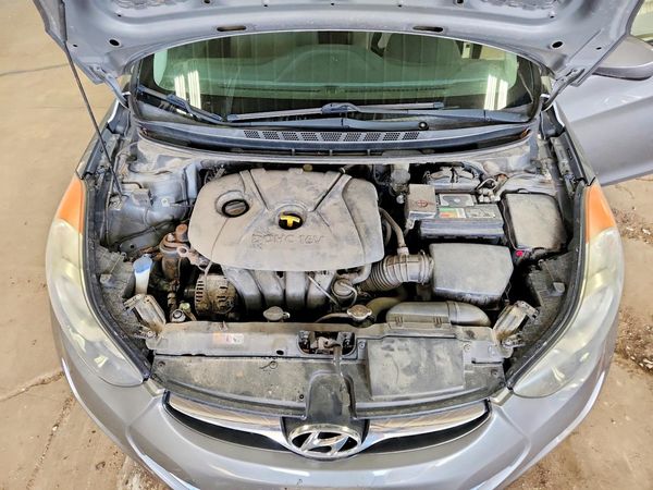 2013 HYUNDAI ELANTRA — Engine bay