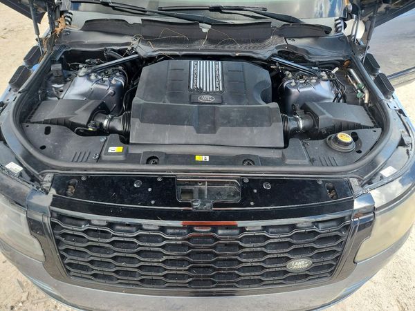 2019 LAND ROVER RANGEROVER HSE — Engine bay