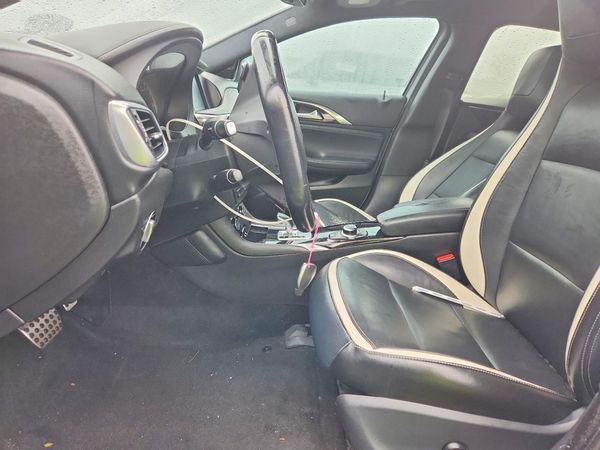 2017 INFINITI QX30 — DENT
