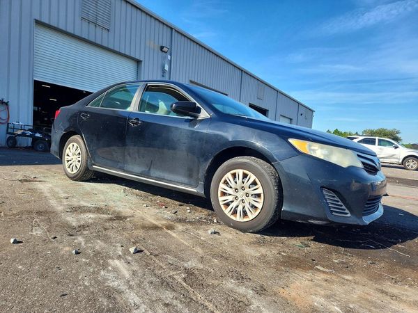 2014 TOYOTA CAMRY — Passenger 3/4